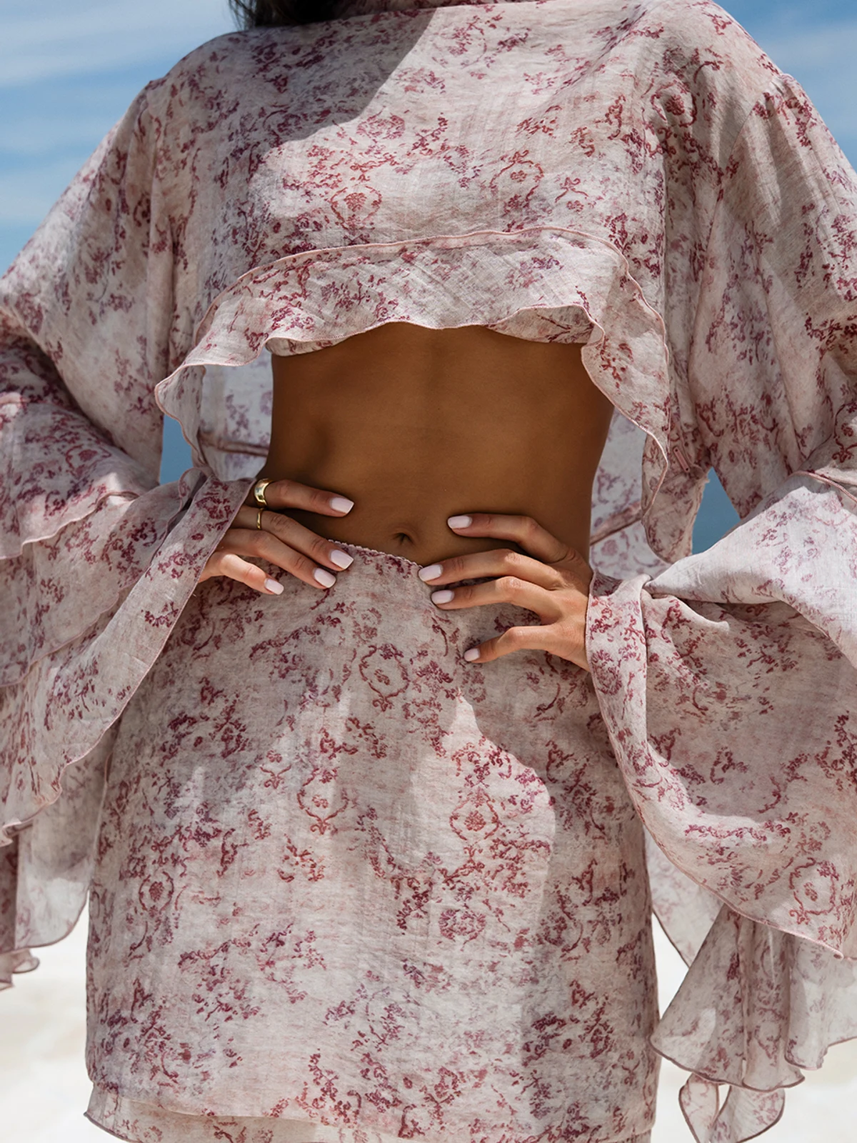 SUIT PEONY