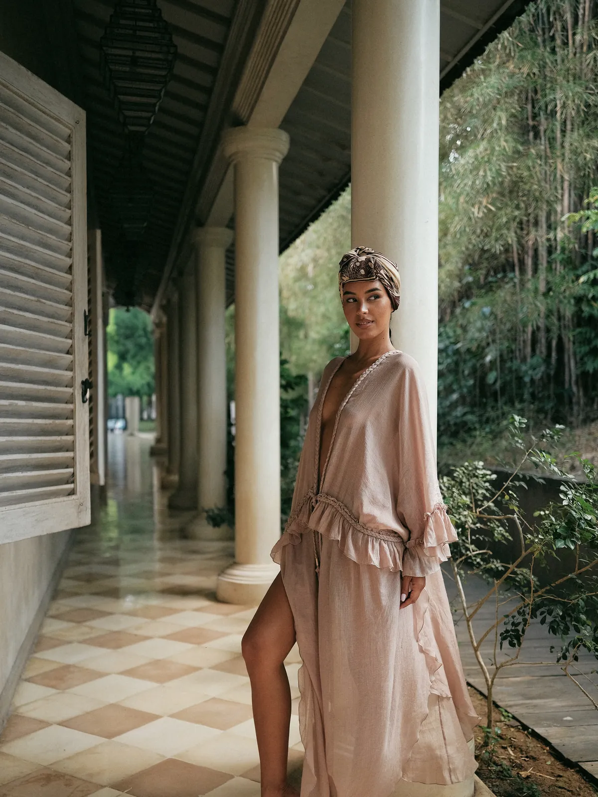 Основне фото сукні Dress Storm Mocha від MOODSTORIES. Елегантний крій, витончений мокко-відтінок, що підкреслює жіночність.